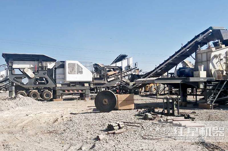 阿曼時(shí)產(chǎn)300噸移動(dòng)破碎站現(xiàn)場 阿曼時(shí)產(chǎn)300噸移動(dòng)破碎站現(xiàn)場