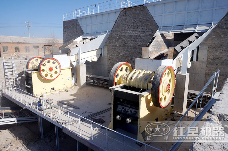 600×900顎式破碎機作業(yè)現(xiàn)場