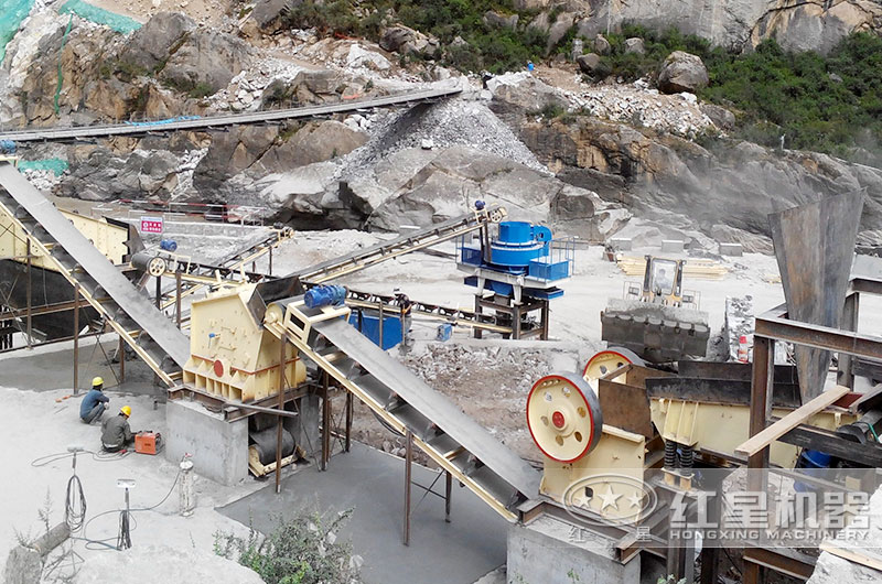 錘式反擊式破碎機(jī)作業(yè)現(xiàn)場