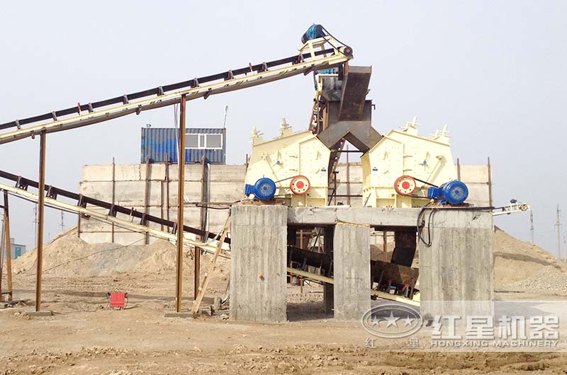 錘式反擊式破碎機(jī)作業(yè)現(xiàn)場