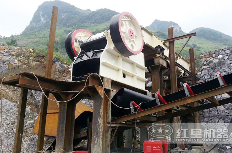 HD德版顎式破碎機(jī)現(xiàn)場(chǎng)實(shí)拍