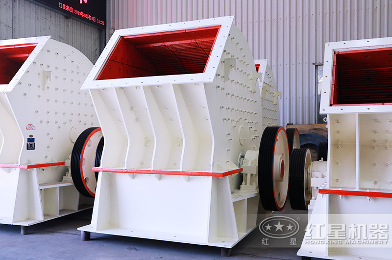 不同型號(hào)的重錘式破碎機(jī)