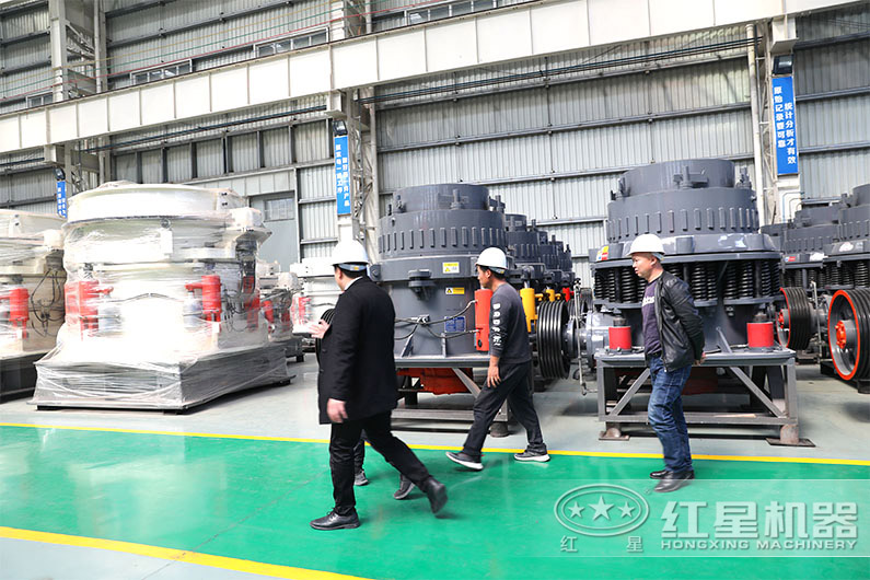 客戶到廠參觀高產圓錐破車間