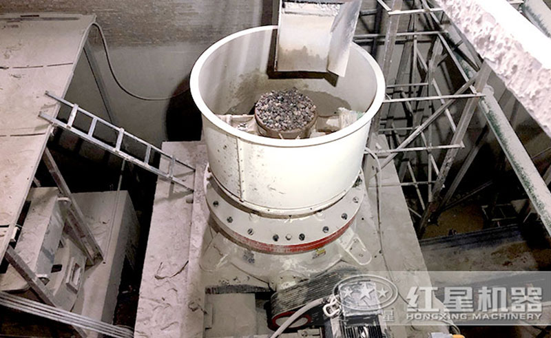 單缸圓錐破碎機(jī)作業(yè)現(xiàn)場細(xì)節(jié)