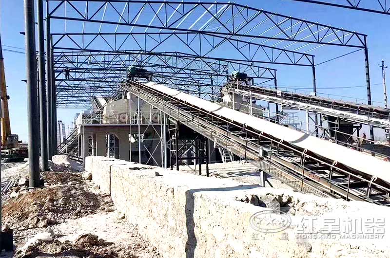 時(shí)產(chǎn)800噸石灰石破碎生產(chǎn)線現(xiàn)場(chǎng)