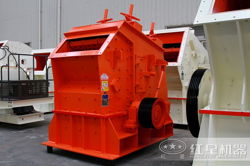 小型反擊式碎石機(jī)