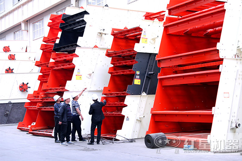 用戶參觀紅星機(jī)器土石分離機(jī)車間