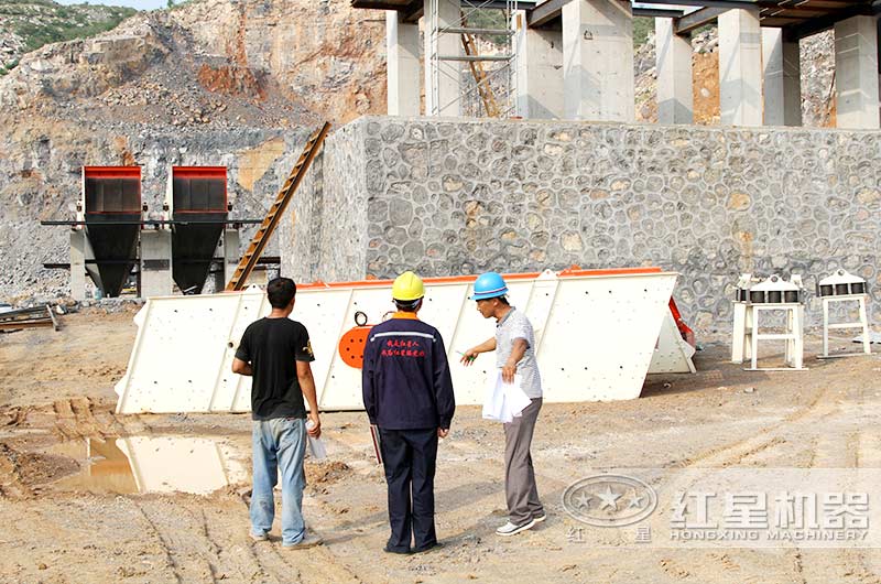 紅星售后人員為用戶指導(dǎo)安裝