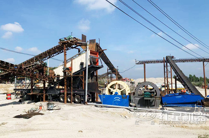 小型移動(dòng)制砂機(jī)一體式機(jī)器作業(yè)現(xiàn)場(chǎng) 小型移動(dòng)制砂機(jī)一體式機(jī)器作業(yè)現(xiàn)場(chǎng)