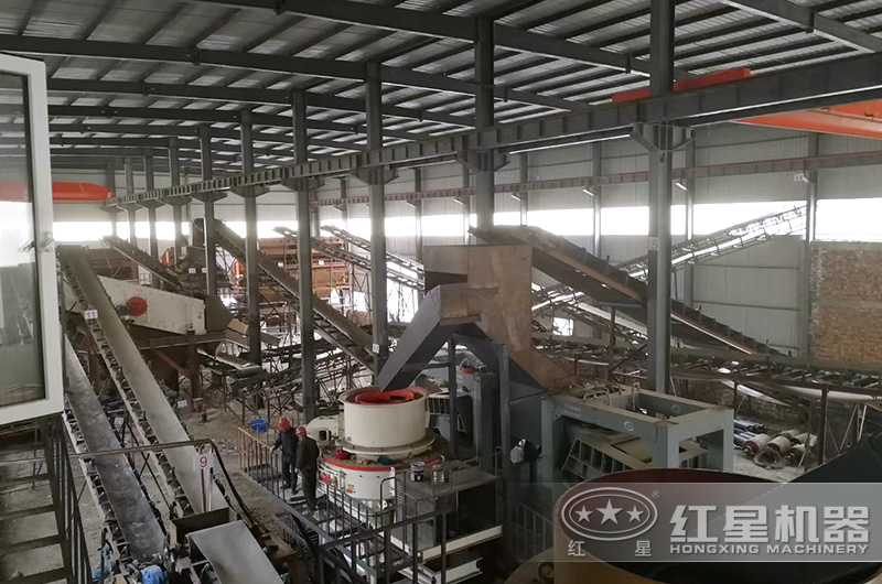 一套制砂機(jī)生產(chǎn)線作業(yè)現(xiàn)場(chǎng) 一套制砂機(jī)生產(chǎn)線作業(yè)現(xiàn)場(chǎng)