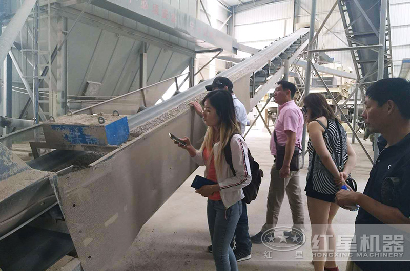 客戶去到現(xiàn)場看出料