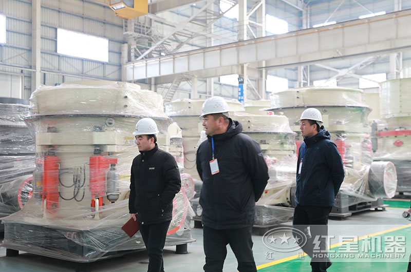 客戶參觀圓錐破車間