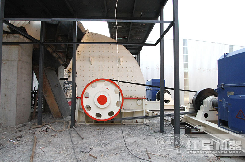 重錘式破碎機生產(chǎn)現(xiàn)場 重錘式破碎機生產(chǎn)現(xiàn)場