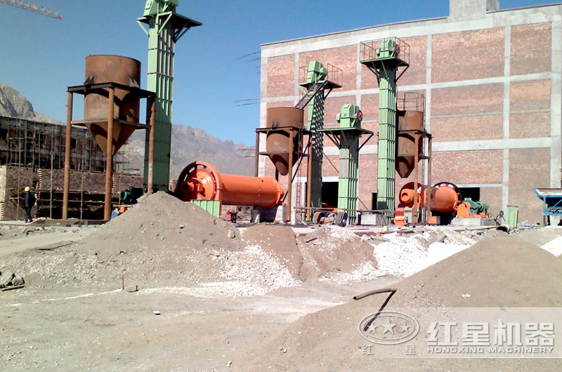 球磨機(jī)生產(chǎn)現(xiàn)場(chǎng)圖片 球磨機(jī)生產(chǎn)現(xiàn)場(chǎng)圖片