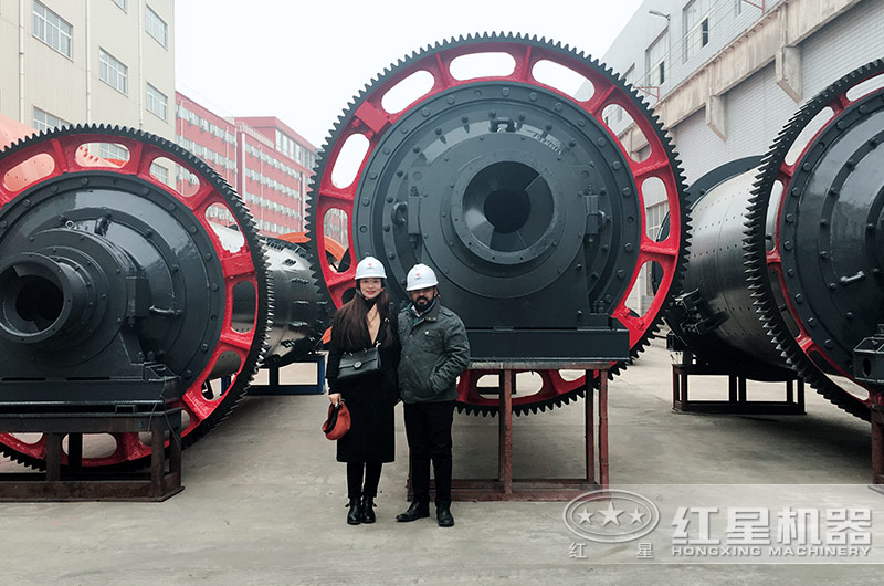 客戶來(lái)廠參觀球磨機(jī) 客戶來(lái)廠參觀球磨機(jī)