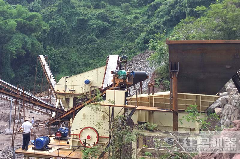 重錘式破碎機(jī)生產(chǎn)現(xiàn)場 重錘式破碎機(jī)生產(chǎn)現(xiàn)場