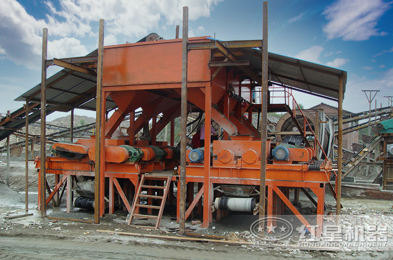 對輥式破碎機生產現場