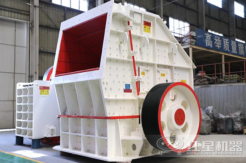 時產(chǎn)300噸碎石機：反擊式破碎機，軟料中細碎