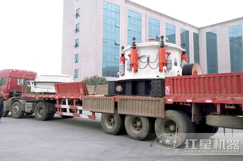 紅星大型碎石機發(fā)貨現(xiàn)場