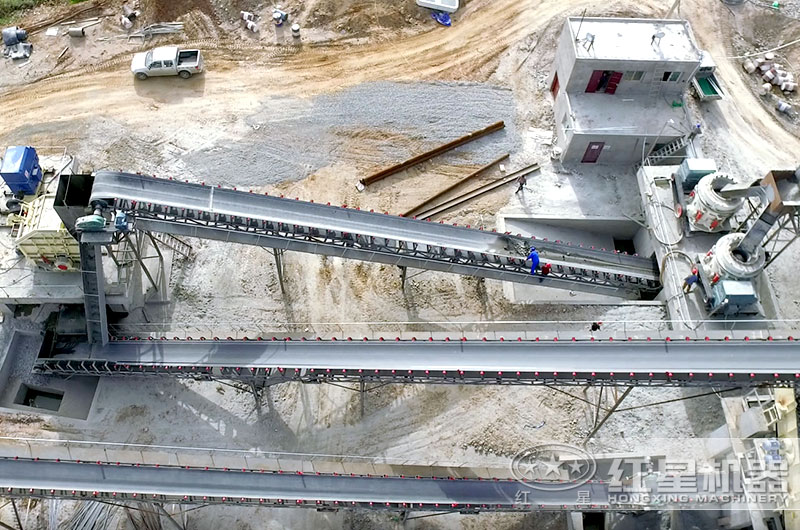 大型破碎機(jī)設(shè)備生產(chǎn)現(xiàn)場(chǎng)