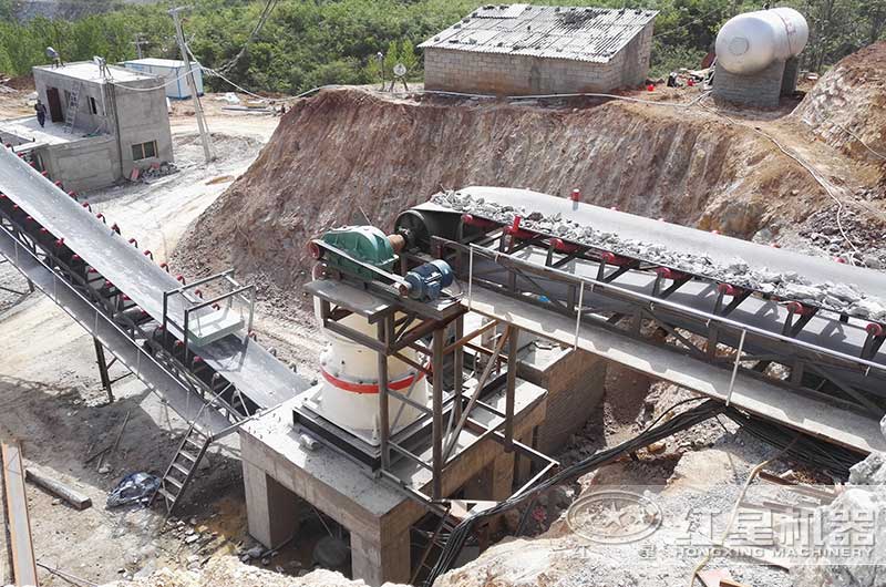 液壓石頭破碎機(jī)生產(chǎn)現(xiàn)場