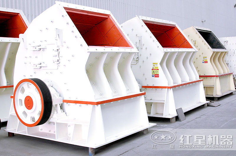 重錘式碎石機(jī)車間實(shí)拍圖