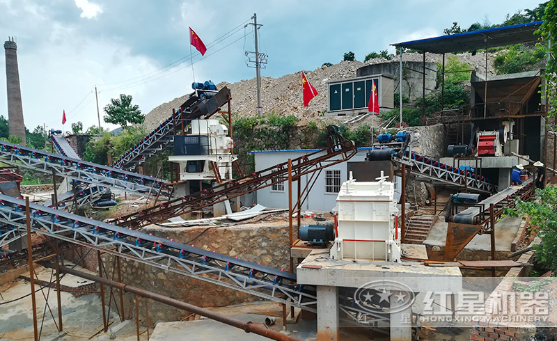 石灰石破碎生產(chǎn)現(xiàn)場(chǎng)